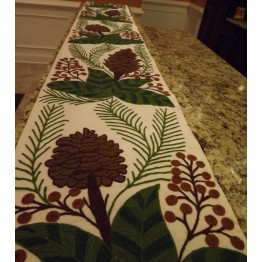 Christmas Wreath Christmas Colors on White table Runner 14.5 x10